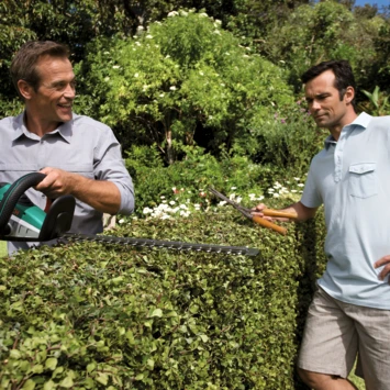 Bosch 36V Heggenschaar AdvancedHedgeCut 65cm (Incl. 2.0Ah Accu + Lader) 2 Bosch 36V Heggenschaar AdvancedHedgeCut 65cm (Incl. 2.0Ah Accu + Lader) - Afbeelding 2