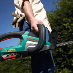 Bosch 36V Heggenschaar AdvancedHedgeCut 65cm (Incl. 2.0Ah Accu + Lader) 7 Bosch 36V Heggenschaar AdvancedHedgeCut 65cm (Incl. 2.0Ah Accu + Lader) -Bosch 123 1619